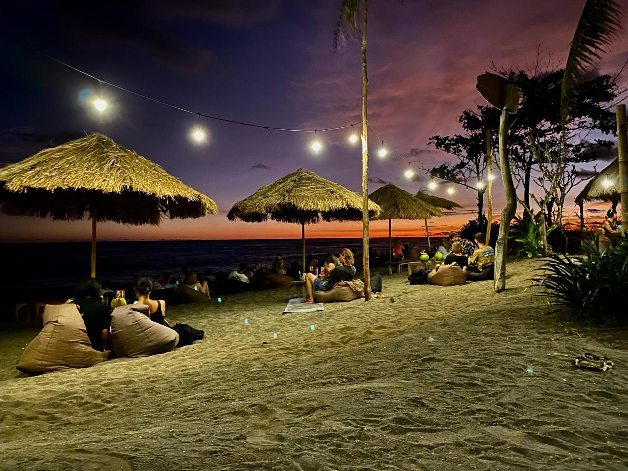 Отель Uma Pantai Seseh Чангу Экстерьер фото